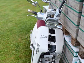 Nezvyčajná nehoda: Motocyklistka spôsobila