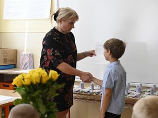 Na snímke odovzdávanie koncoročných