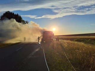 Pri Šamoríne zhorel kombajn