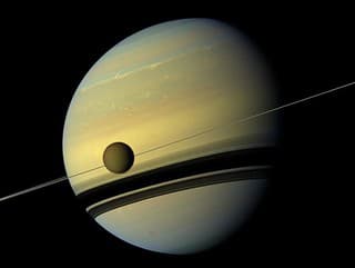 Saturn s mesiacom Titan