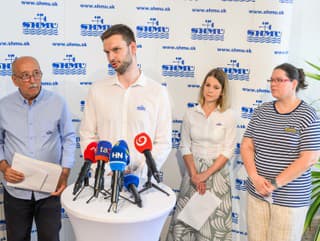 Na snímke zľava klimatológ