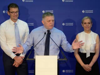 Na snímke zľava predseda