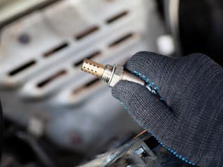 Svietiaca kontrolka motora: Čo