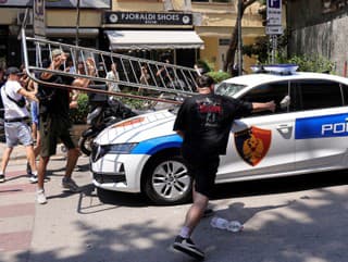 Albánska polícia zasiahla voči