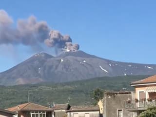 Erupcia Etny spôsobila chaos: