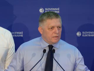 Na snímke zľava predseda