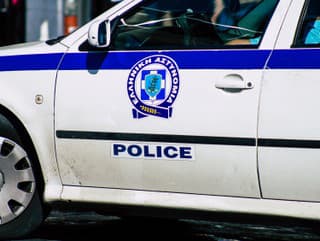 Grécka polícia zatkla troch
