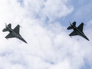 prelet stíhačiek F-16 Block
