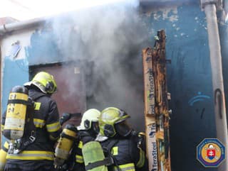 V bratislavskom Ružinove horela
