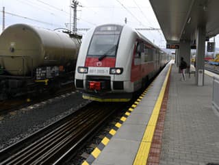 Horúčavy ochromili aj vlakovú