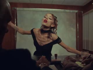 Ariana Grande vo videoklipe