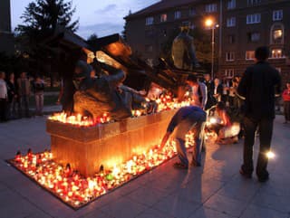 Niekoľko stoviek kahancov a