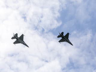 prelet stíhačiek F-16 Block