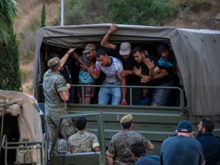Migrantov, ktorí prekročili hranicu