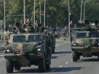 Tanky, stíhačky F-35 aj