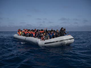 Čln plný migrantov mal