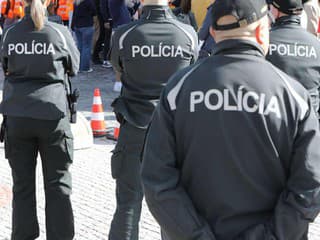 Zhromaždenie policajných a hasičských