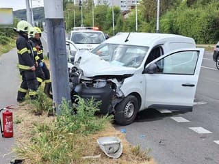 Auto napálilo priamo do