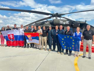 Slovenskú posádku hasičského vrtuľníka