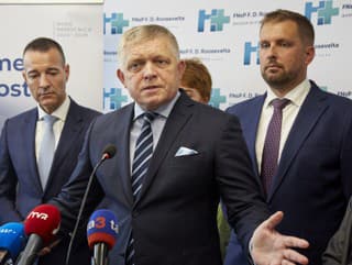 Uprostred predseda vlády SR