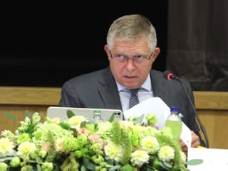 Vláda zrušila sporné uznesenia