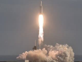 Do kozmu zamierila raketa