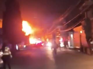 Pred policajnou stanicou v