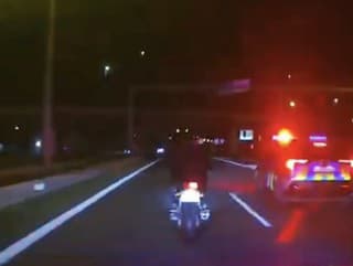 Polícia prenasledovala vodiča motocykla