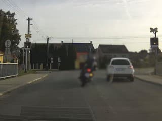 Šialená policajná naháňačka pri