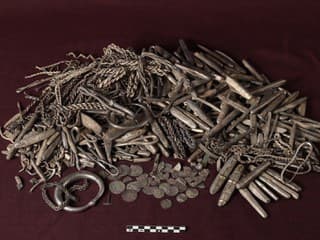 Muž našiel vikingský poklad.