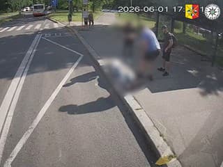 Autobus zachytil seniorku, vliekol