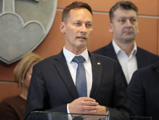 MIMORIADNE Šéf pošty Vladislav