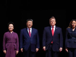Prezident Donald Trump (vpravo