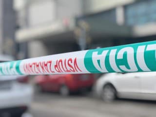 Miesto ohradili policajnou páskou.