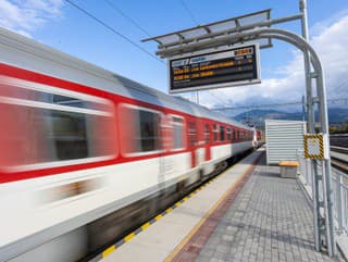 Plamene ochromili hlavný uzol: