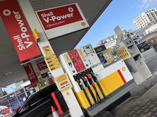 Ceny benzínu stagnujú, nafta