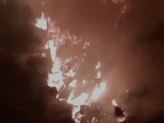 Požiar vypukol pri ceste
