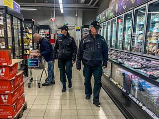 Stovky policajtov v teréne