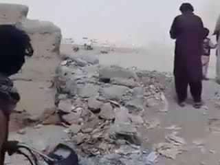 V Pakistane sa zrútilo