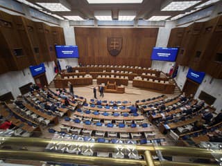 Parlament pokračuje v rokovaní: