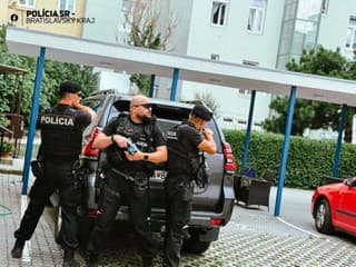 Policajti dostanú nové oblečenie:
