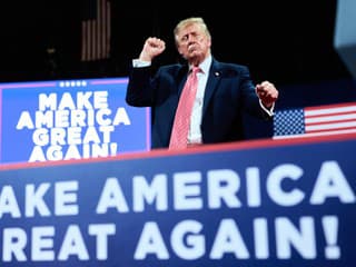 Trump pritvrdil! Z USA