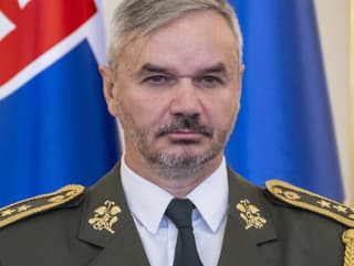 Viac ako 800 vojakov