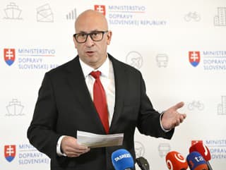 Na snímke minister dopravy
