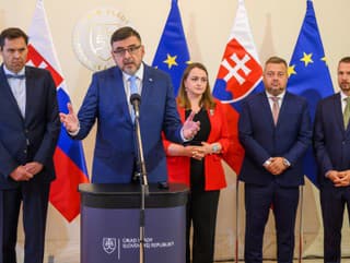 Na snímke zľava podpredseda