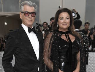 Pierce Brosnan a Keely
