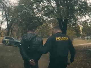Pre zapálenie dverí košického