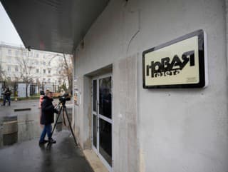 Kameraman natáča vstup do