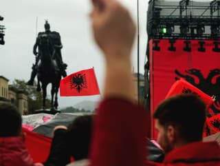 Búrlivé protesty v albánskej