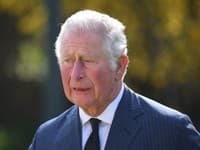 Princ Charles je po smrti kráľovnej Alžbety II. už označovaný kráľom.